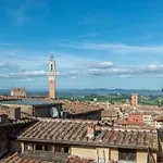 Abbraccio Di Siena